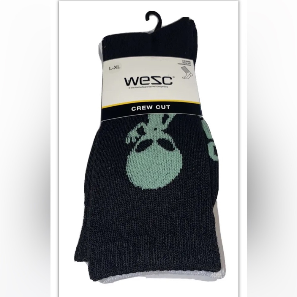WeSC Varion Crew Socks 2 Pair Men 9.5-14 W 11-15.5 Black White Area51 Alien Logo